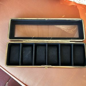 Which contain- takes 6 watches